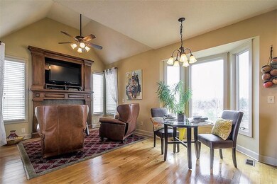 Vaulted ceilings, loads of windows, a cute dining 