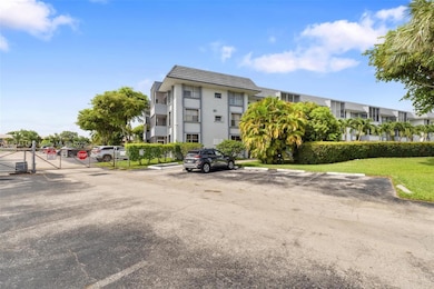 6705 NW 169th St unit C310, Hialeah, FL 33015 - photo 2