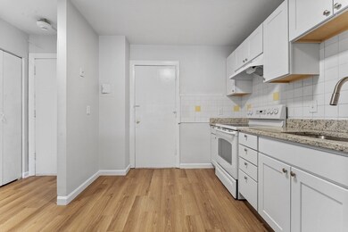 700 Cummins Hwy unit 7, Boston, MA 02126 - photo 6