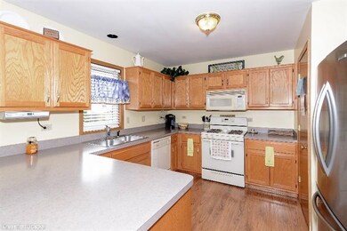 932 Robin Ct, Dyer, IN 46311 - photo 6