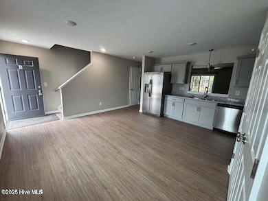 1226A Masters Ln unit B, Greenville, NC 27834 - photo 4