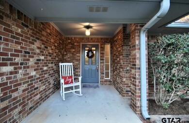 906 906 McClenny, Tyler, TX 75703 - photo 2