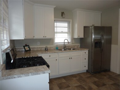 517 Montpelier Ave, Erie, PA 16505 - photo 3