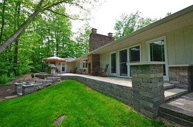 Huge Cobblestone Patio & Oasis Cobblestone Patio i