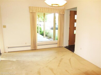 516 Howard St, Lowell, MI 49331 - photo 2