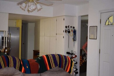 FAMILY ROOM (4)