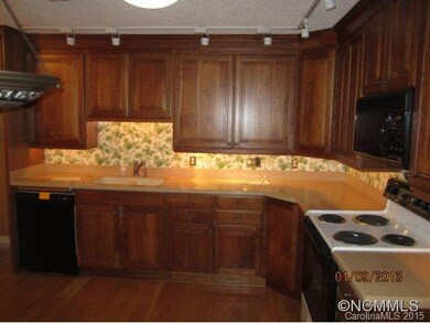 211 Forrestwood Ct, Hendersonville, NC 28792 - photo 7