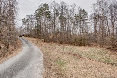Driveway leading to house