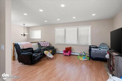 04-Living Room_MAX4530