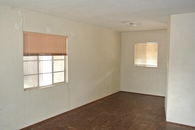022-186729 Living Room