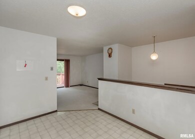 2526 W 56th St, Davenport, IA 52806 - photo 7