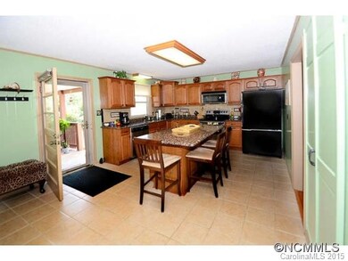 BREAKFAST BAR IN KITCHEN