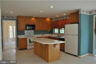 10611 Foxlake Dr, Bowie, MD 20721 - photo 2