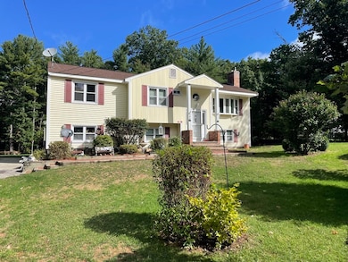 436 Pendleton Ln unit 1, Londonderry, NH 03053 - photo 2