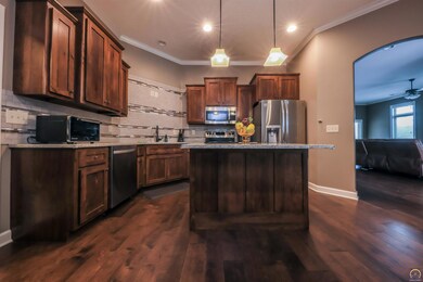 6111 SW 47th St, Topeka, KS 66610 - photo 3