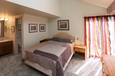 4352_spruce_way_unit_2_master