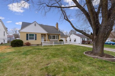 1119 Forest Dr SE, Cedar Rapids, IA 52403 - photo 2