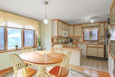 12 Yorkshire Ln unit U46, Nashua, NH 03063 - photo 3