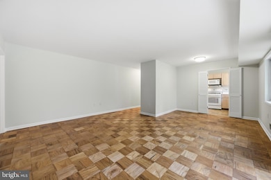 10643 Weymouth St unit 101, Bethesda, MD 20814 - photo 5
