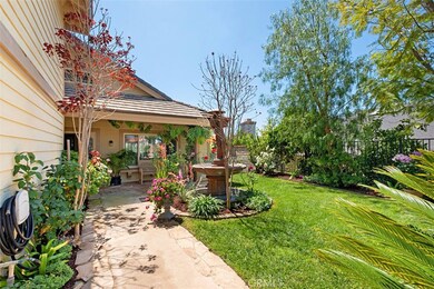 Nice green front grassy area.