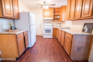 747 N Thompson St-19