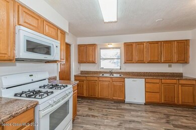Eat in kitchen