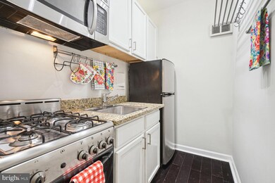 General Scott Apartments unit 616, Washington, DC 20036 - photo 6