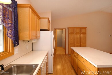 1047 Amber Cove Dr SW unit 42, Byron Center, MI 49315 - photo 4