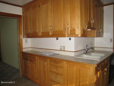 80 Gallup St, North Adams, MA 01247 - photo 4