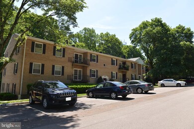 3901 Lyndhurst Dr unit 202, Fairfax, VA 22031 - photo 2