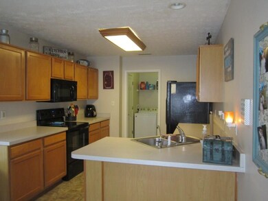 596 Cembra Dr, Greenwood, IN 46143 - photo 3