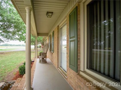 Nice front porch to enjoy