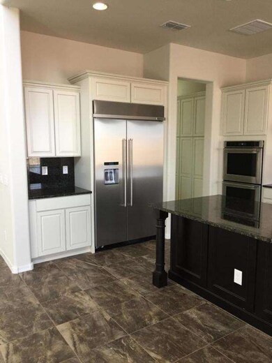 KITCHEN-STAINLESS STEEL FRIGE