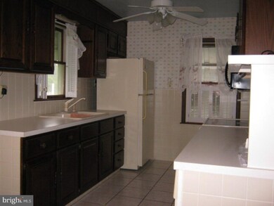 64 Wayne Ave, Tamaqua, PA 18252 - photo 3