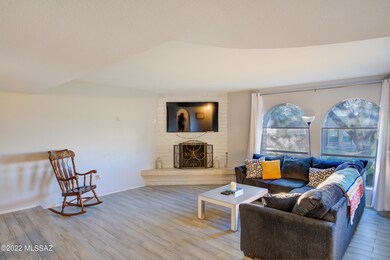 Living Room DSC_6008