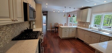 110 Apache Dr, Milford, PA 18337 - photo 7