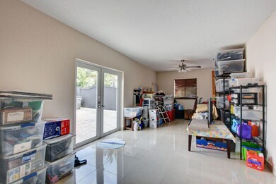 1371 Woodcrest Rd W unit B, West Palm Beach, FL 33417 - photo 4