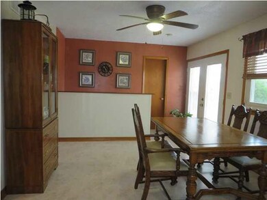 Large dining area for gatherings with family and f
