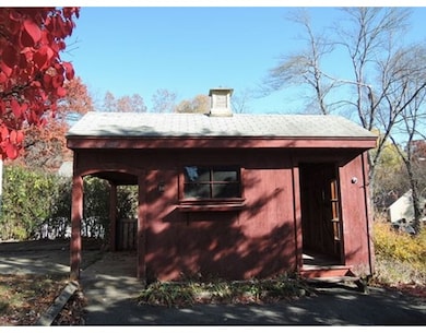 39 Kenilworth St, Springfield, MA 01109 - photo 5