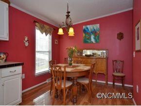 Eat-In Kitchen