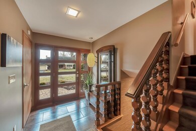 Enteryway w/Mahogany Door