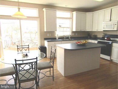 704 Sherwood Dr, Williamstown, NJ 08094 - photo 5