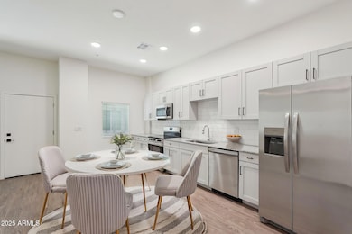 21-web-or-mls-3-print-3031-W-Northern-Av