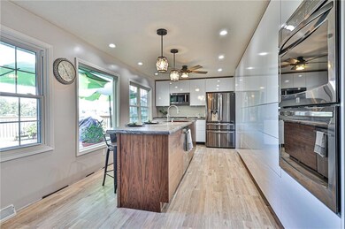 301 S Silver Top Ln, Raymore, MO 64083 - photo 6