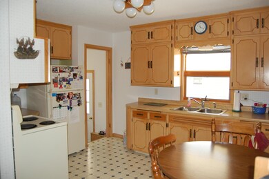 106 N Ludlow kitchen dining