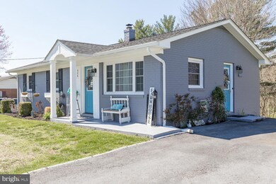 446 Miller Dr, Strasburg, VA 22657 - photo 2