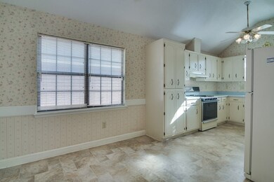 Kitchen/Breakfast Area