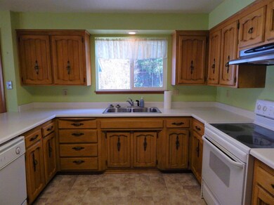 1945 Dawn Dr, Grants Pass, OR 97527 - photo 4