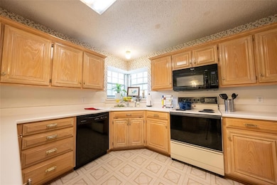 913 Thelma Dr, Granbury, TX 76049 - photo 4