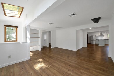 636 NE Irving Ave-31
